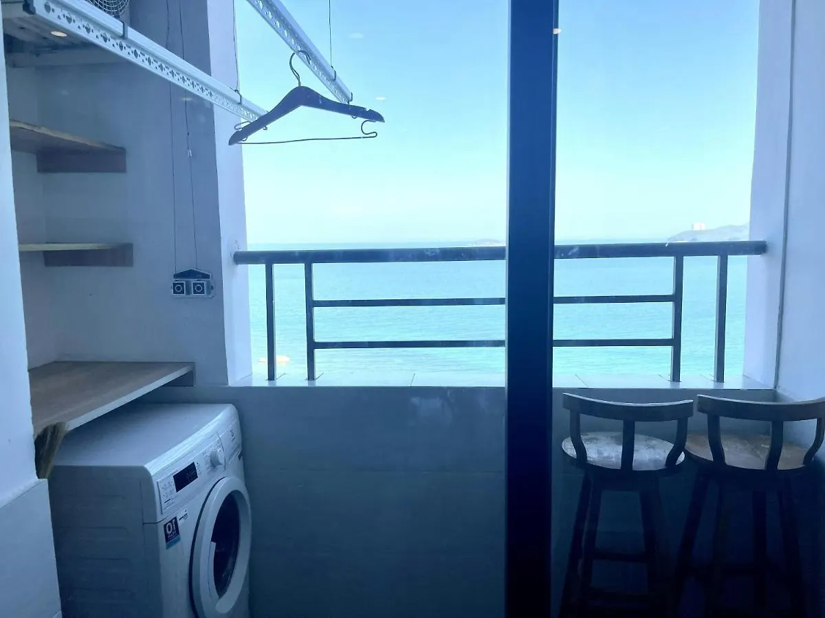 Royal Nha Trang Beachfront Apartment 0*,